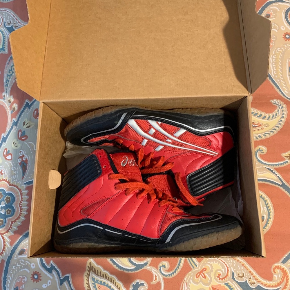 Men’s ASICS wrestling shoes sz 9.5